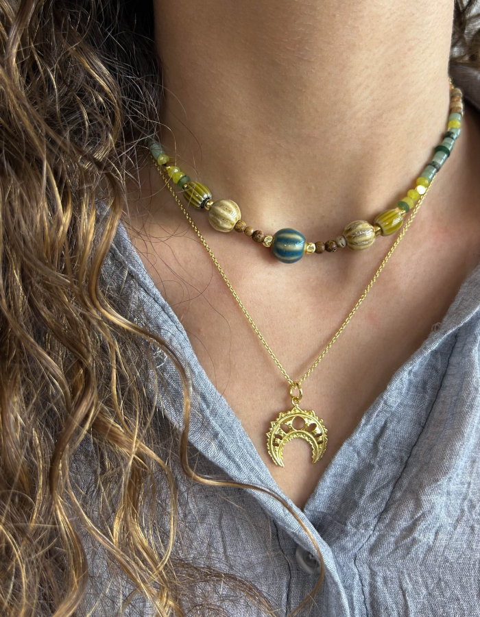 COLGANTE AVENTURINA Y CERÁMICA ORO