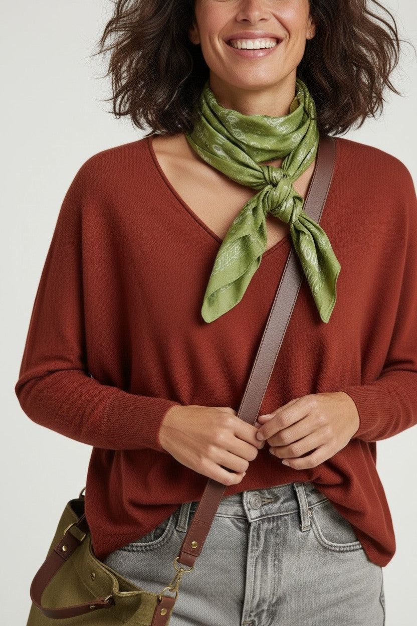 Calendula-shop Abril V-neck sweater in rust red worn with a green paisley scarf and grey jeans