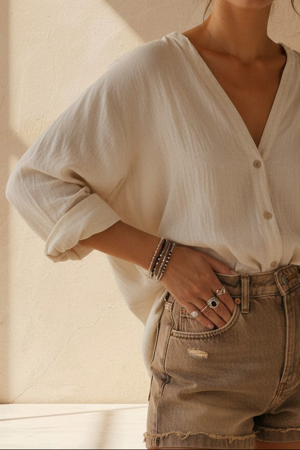 Anillo Calendula-shop de plata de ley con piedra de ónix ovalada y detalles labrados estilo boho