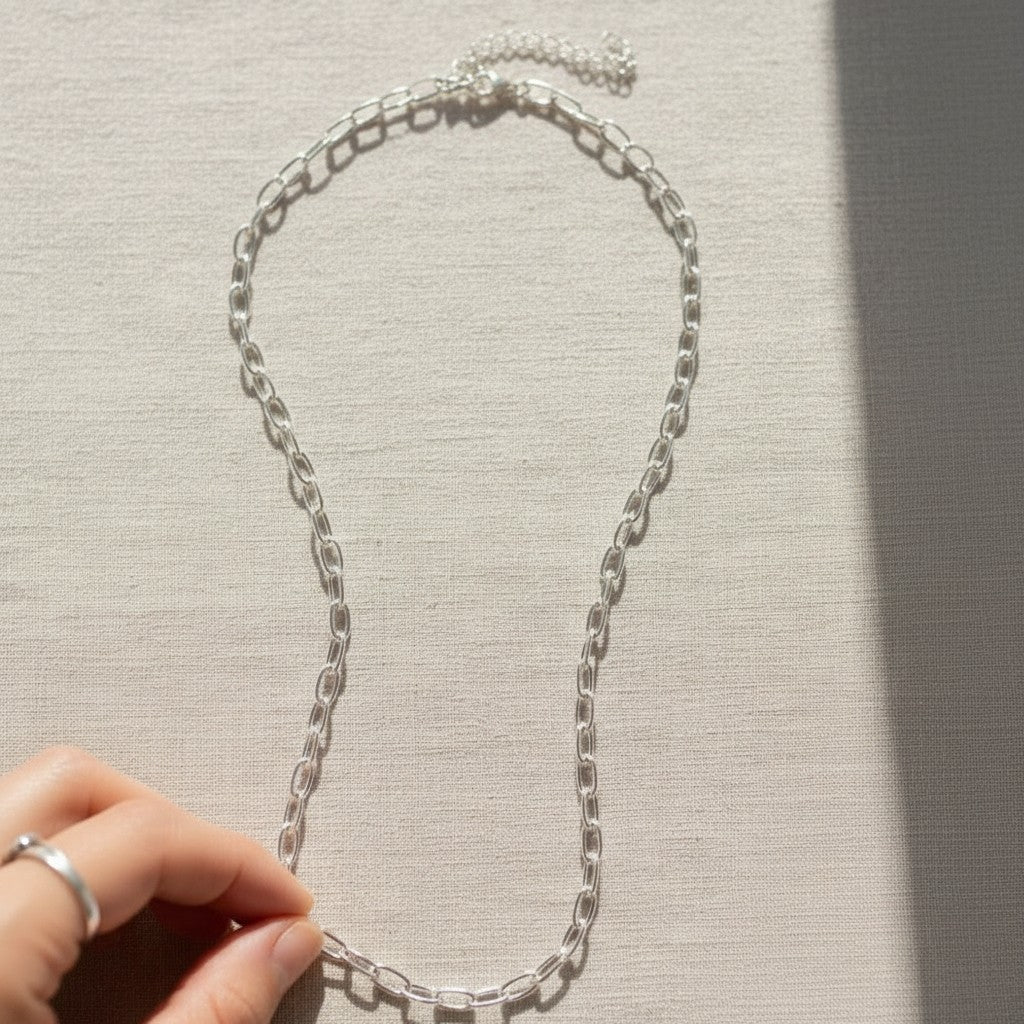Collar de cadena con eslabones anchos en plata de ley 925 de Calendula-shop, diseño minimalista y ajustable.