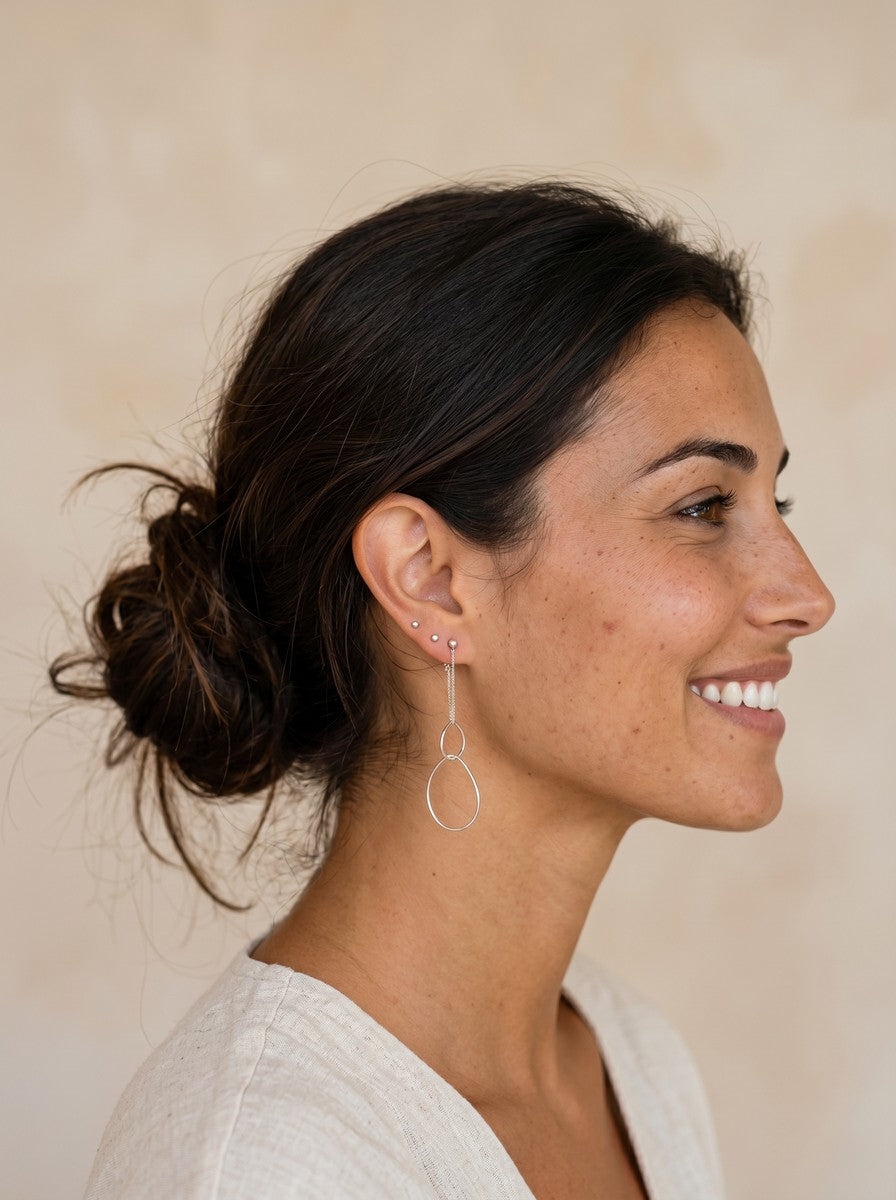 Pendientes Sutíl de Calendula-shop en plata de ley 925 con diseño de doble gota colgante en modelo de perfil