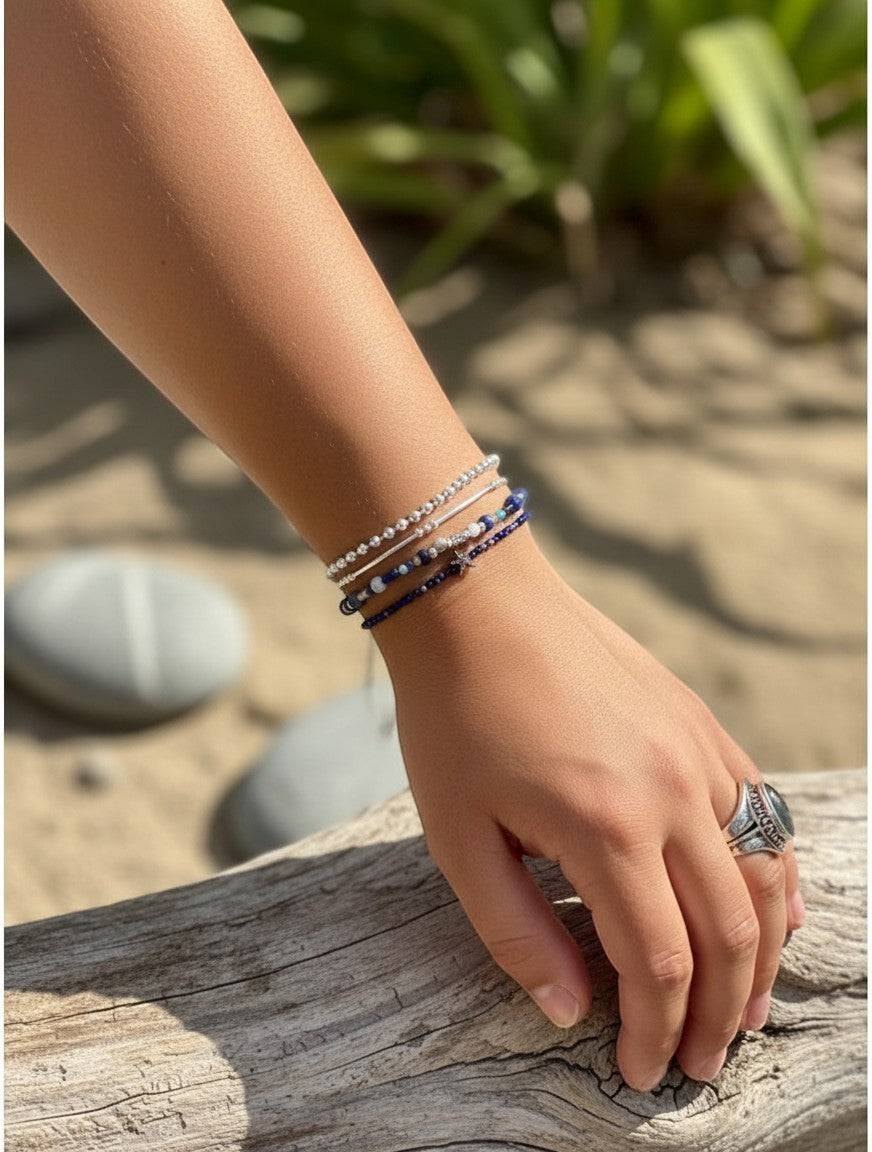 Pulsera Ibiza de plata de ley con bolitas, de Calendula-shop, ideal para combinar en la playa.