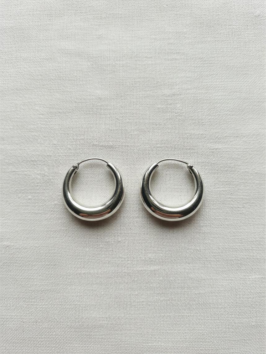 Calendula-shop sterling silver half-moon hoop earrings with congo closure, 2cm diameter