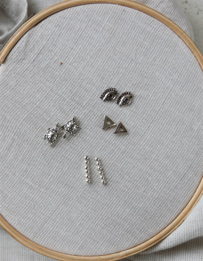PENDIENTES TRIÁNGULO, TORTUGAS, BOLITAS, OJOS PLATA DE LEY