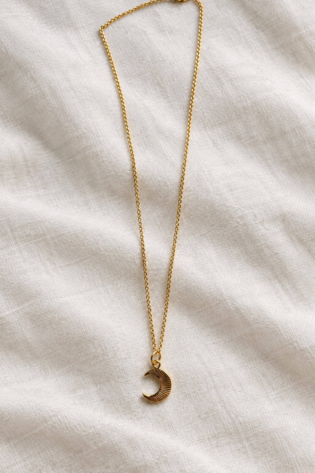 COLGANTE  LUNA CRECIENTE ORO